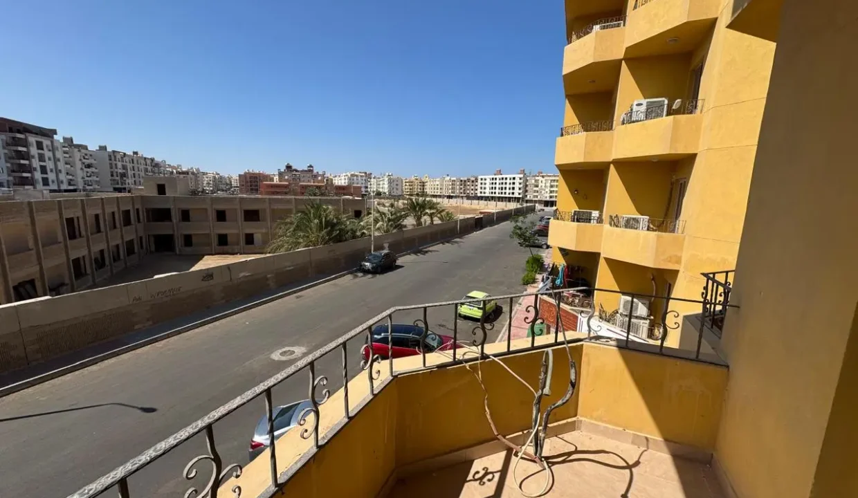 British Resort Compound - Image 3